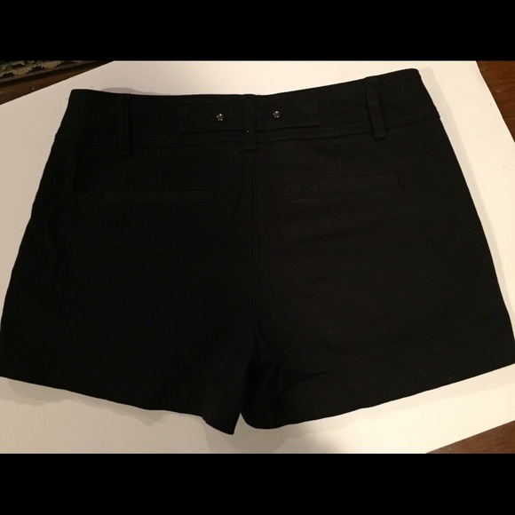 Cache Shorts - Picture 2 of 2